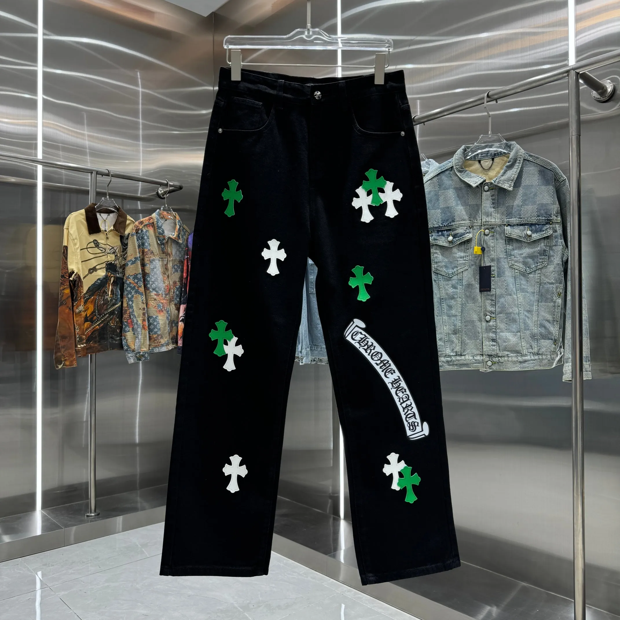 🅿️270 Crow Heart Cross Logo + Printed Logo Jeans 2025 latest product, original goods, washed casual jeans, imported original washed stretch fabric, comfortable and elastic, original hardware accessories decorated with logo, super correct version, extremely high grade, counter quality, fashionable and stylish upper body. The printing uses imported foam printing, customized buttons, YKK zippers. The complete set of accessories is customized by molding. Color: Black Size: S-XXL 28 30 32 34 36 code